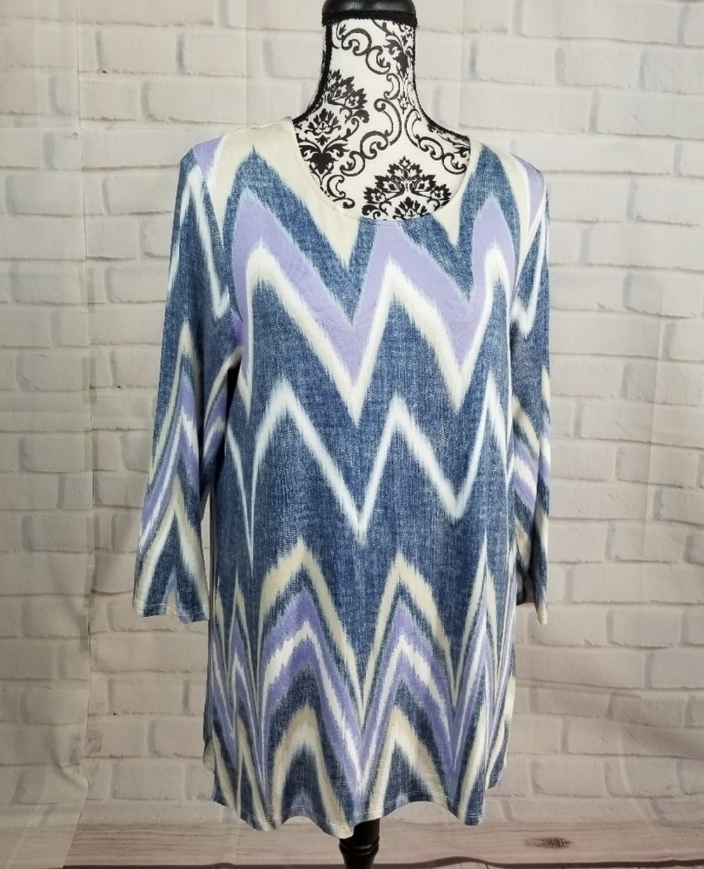 Chicos chevron print stretch knit top size 1